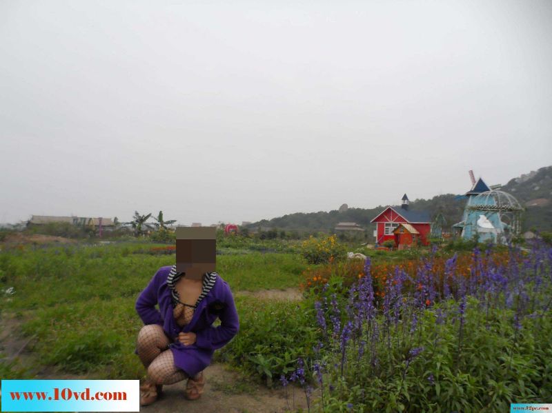 骚妻外拍露出史：园林爬山公路海边闹市广场商