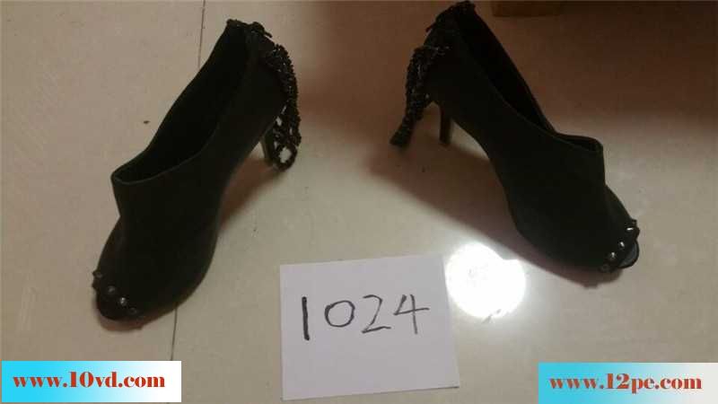 上了一个在餐厅服务员打工小妹(13P)