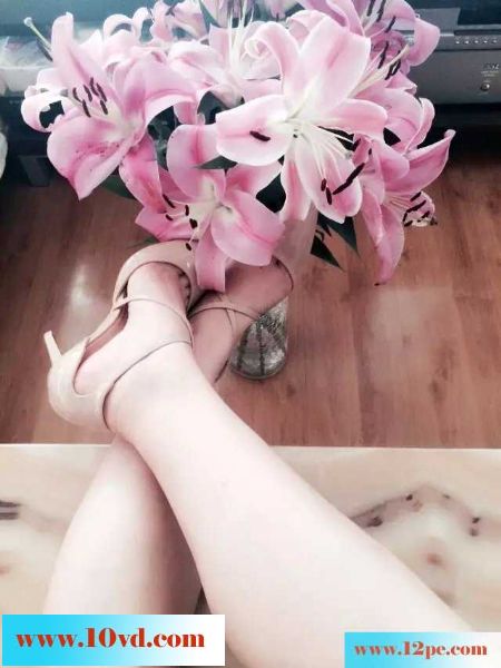 熟女姐姐总喜欢来勾引我又是丝袜又是高跟(15p