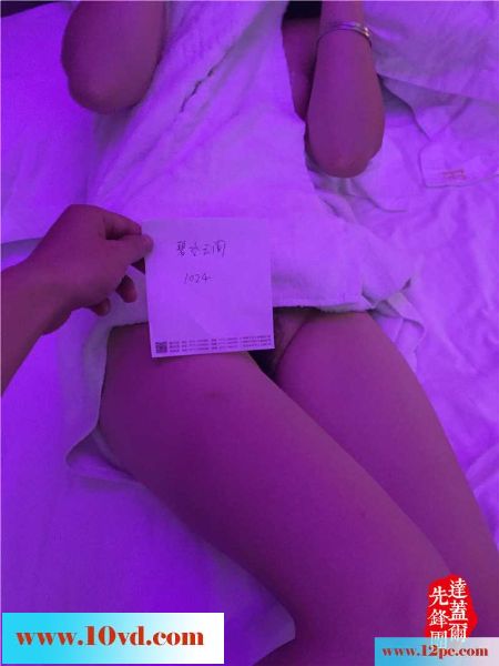 喂不饱的女同事趁着午休与我做夫妻(18P)