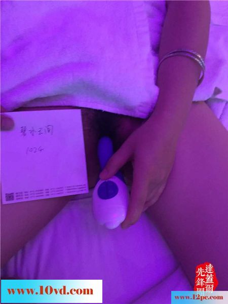 喂不饱的女同事趁着午休与我做夫妻(18P)