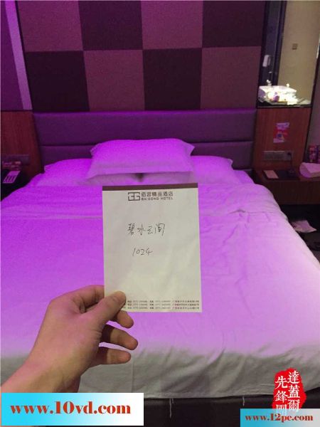 喂不饱的女同事趁着午休与我做夫妻(18P)