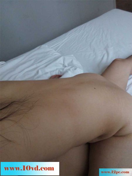 温顺的白皙熟女炮友安慰我失落的心(18P)