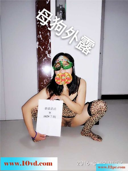 温顺妻子被我调教成一只小野猫，楼道大胆露出