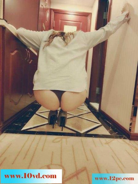 下班急着约炮-工作服都没脱就被哥哥狂啃一番
