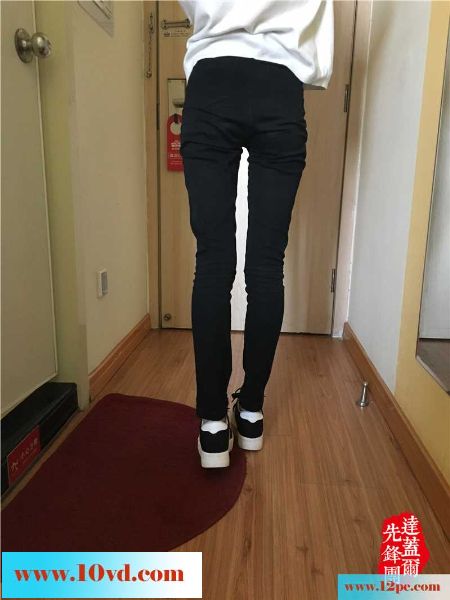 小学妹趁午休和我开房激战，匆忙一战后着急去
