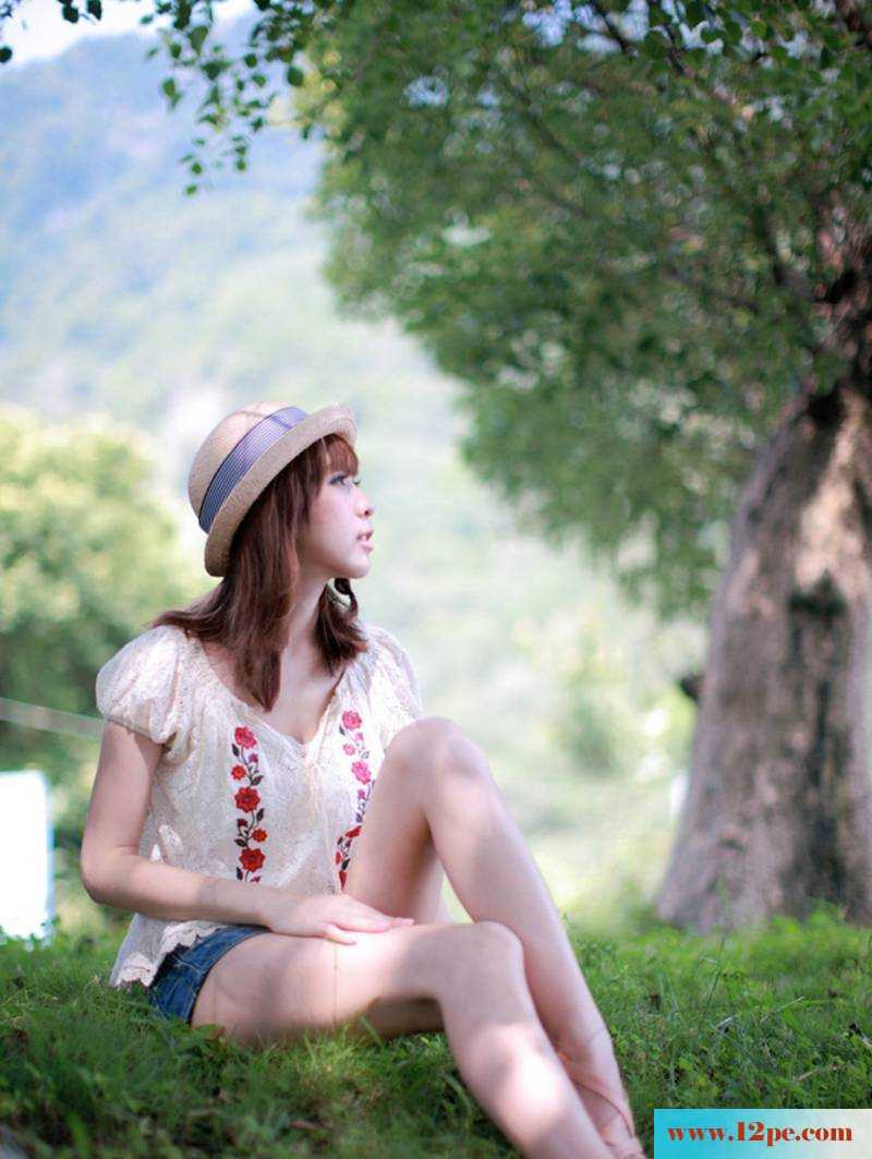 裸腿美女走拍修长美腿超引人瞩目(13P)
