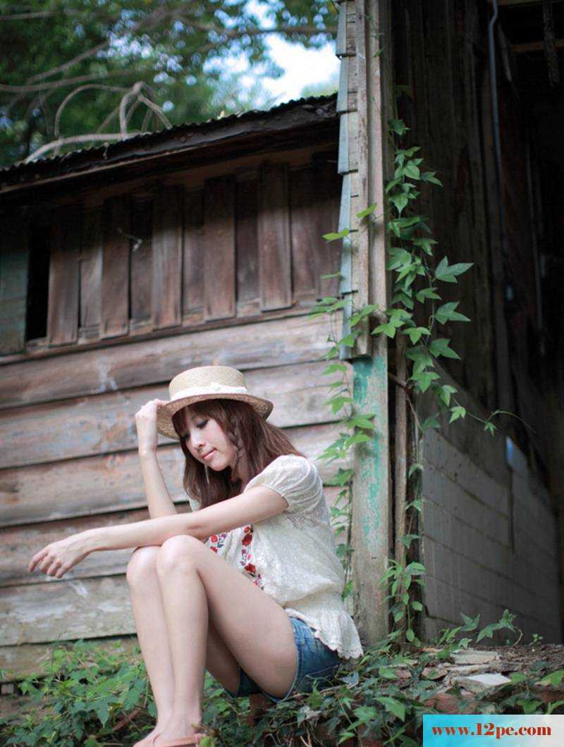 裸腿美女走拍修长美腿超引人瞩目(13P)