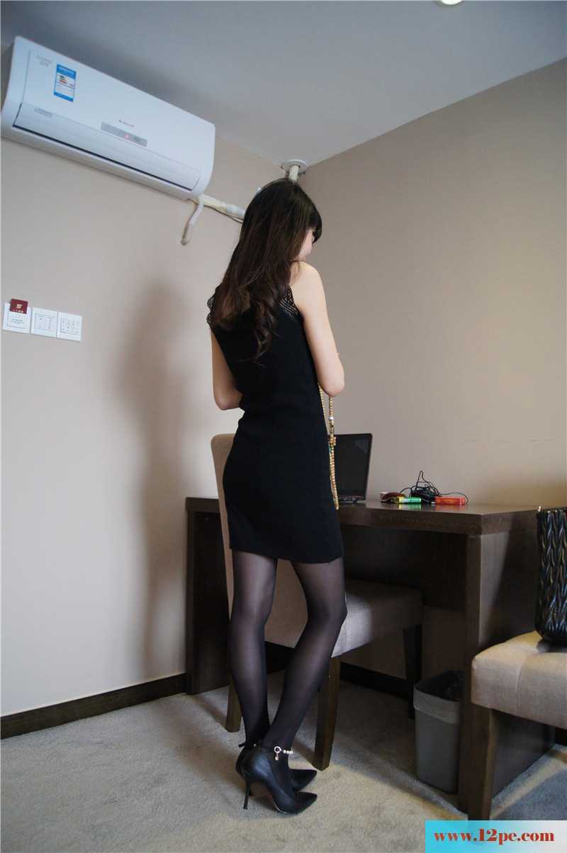 长腿窈窕淑女让人心动不已，风情万种蒙蔽男人