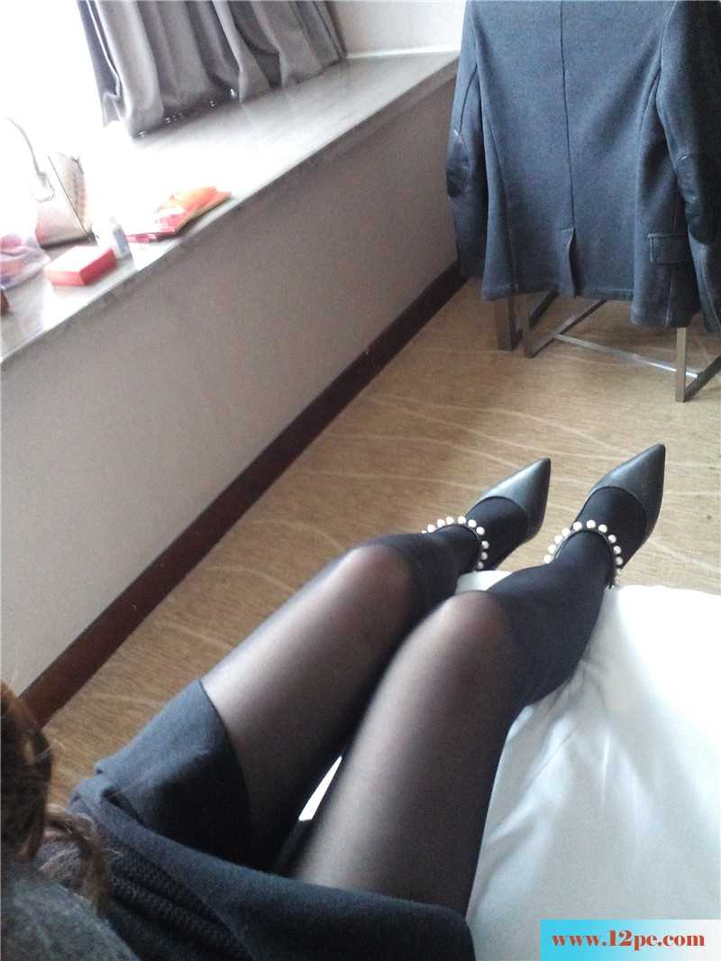 长腿窈窕淑女让人心动不已，风情万种蒙蔽男人