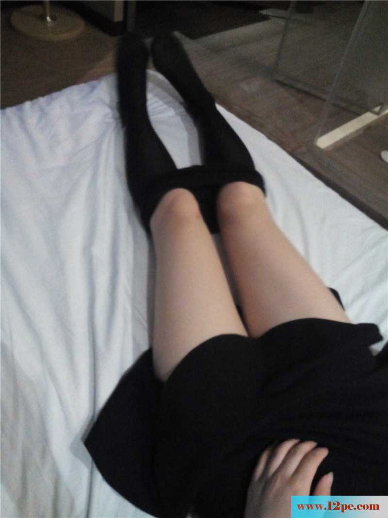 长腿窈窕淑女让人心动不已，风情万种蒙蔽男人