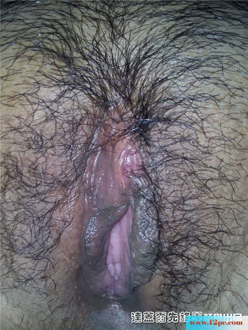 丰乳肥臀的炮友哀求着，任其精液在肚肚上横流