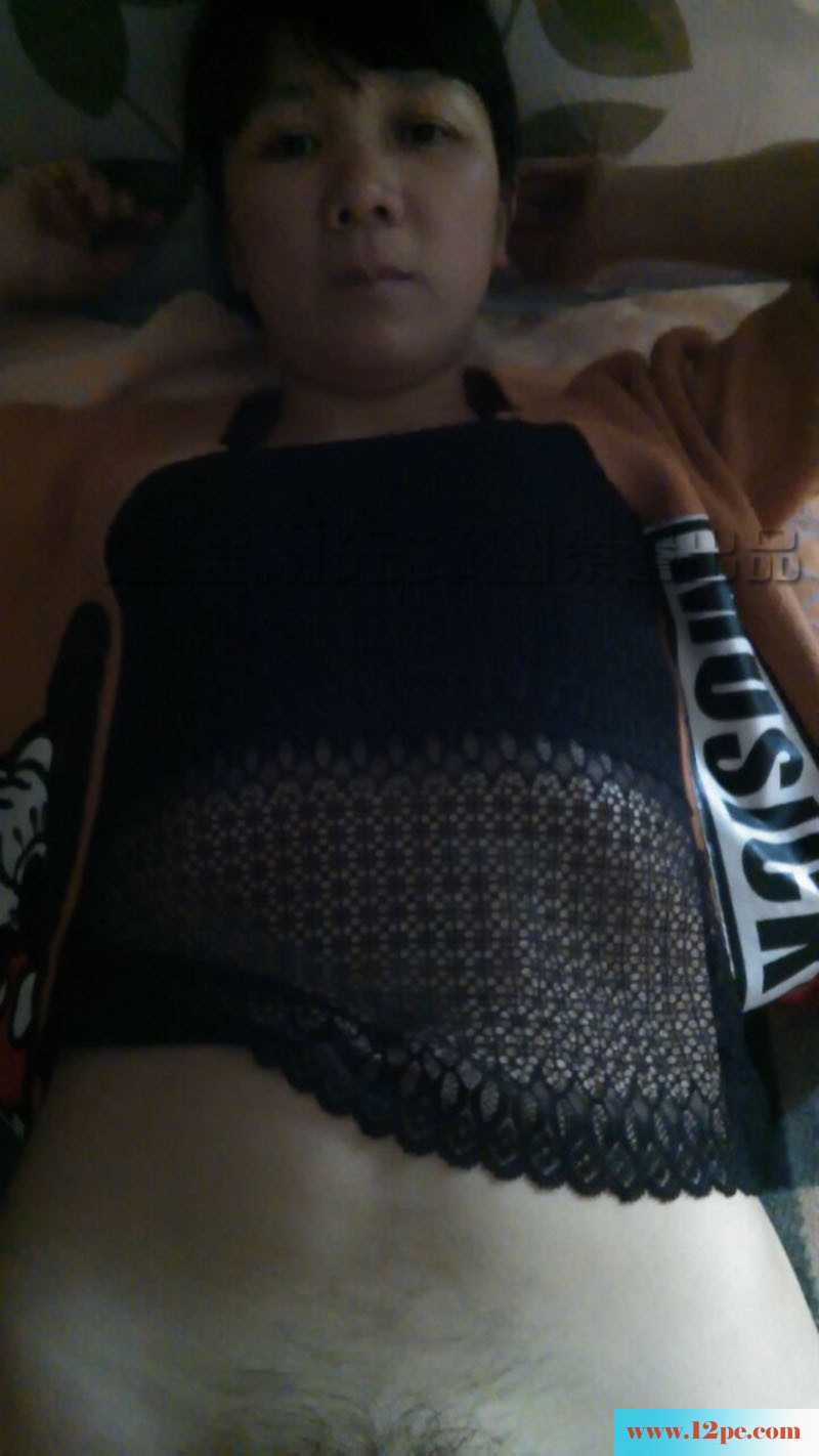 俯下身躯吹箫，扒开衣裳露乳，都是为了后入的