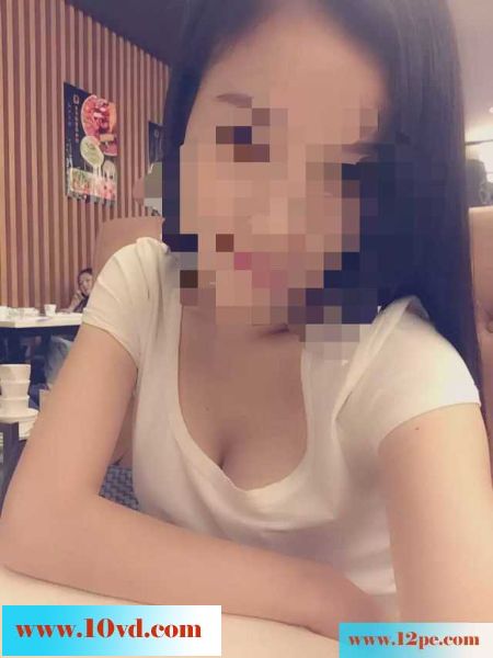 与黑丝媳妇啪啪啪，穿衣服是她日常的自拍(14P