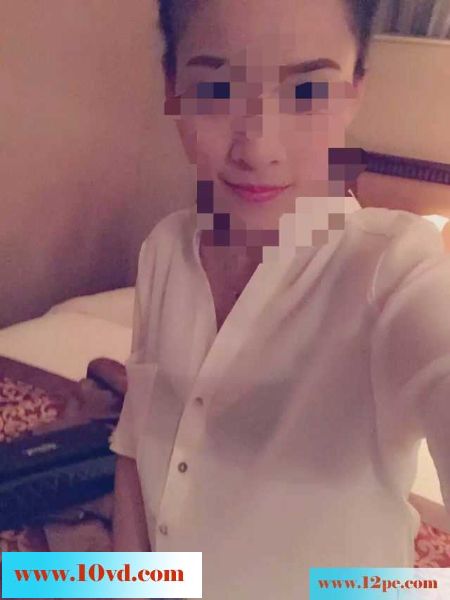 与黑丝媳妇啪啪啪，穿衣服是她日常的自拍(14P