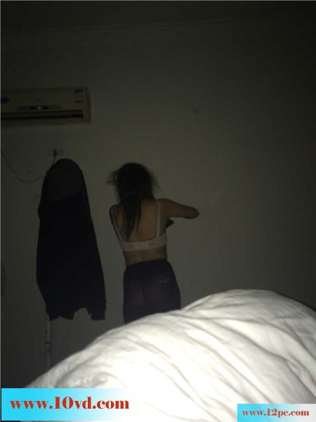远方嫂子不顾伦理享受与小叔子的性爱(17P)