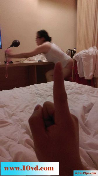 约到个眼镜妹胸大还风骚振动棒都要最大档(28P