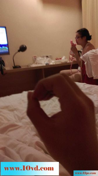 约到个眼镜妹胸大还风骚振动棒都要最大档(28P