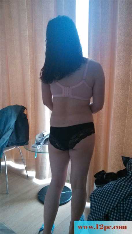 14年春天上的小骚女，胸大屁股大(12P)