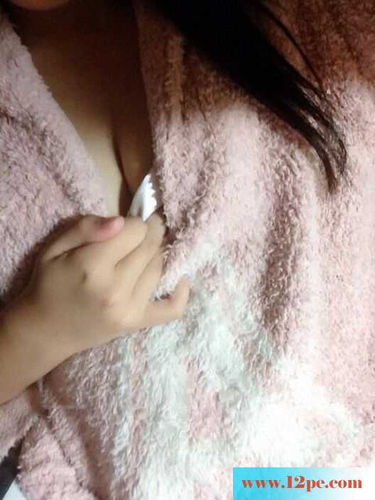 94年女友暴自己的小酥胸(10P)