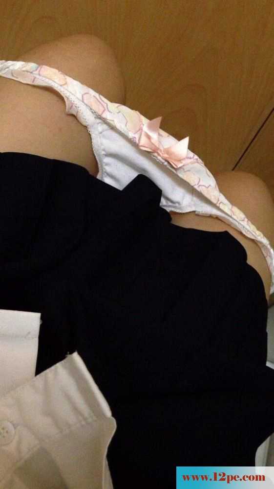 94年女友暴自己的小酥胸(10P)