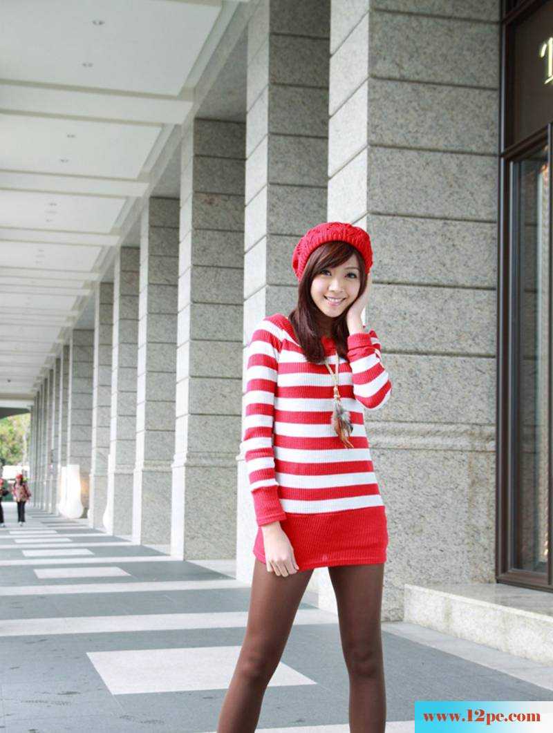 漂亮裸腿街拍更显清纯可爱(24P)