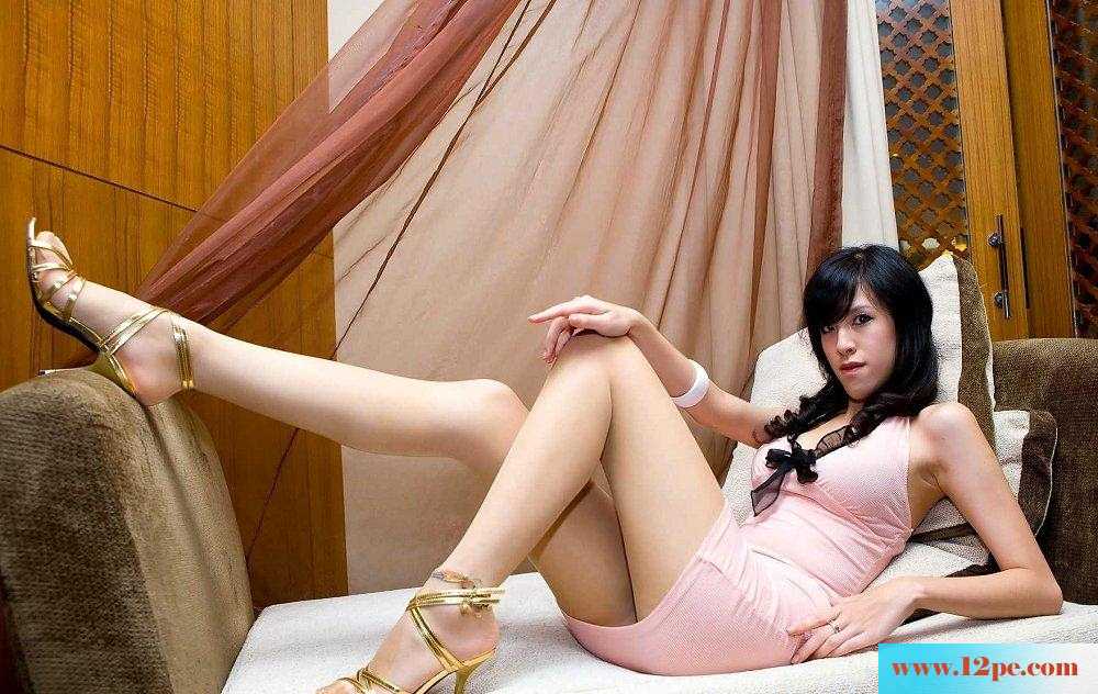 漂亮妹子诱人长腿丝袜，齐逼短裙包臀(13P)