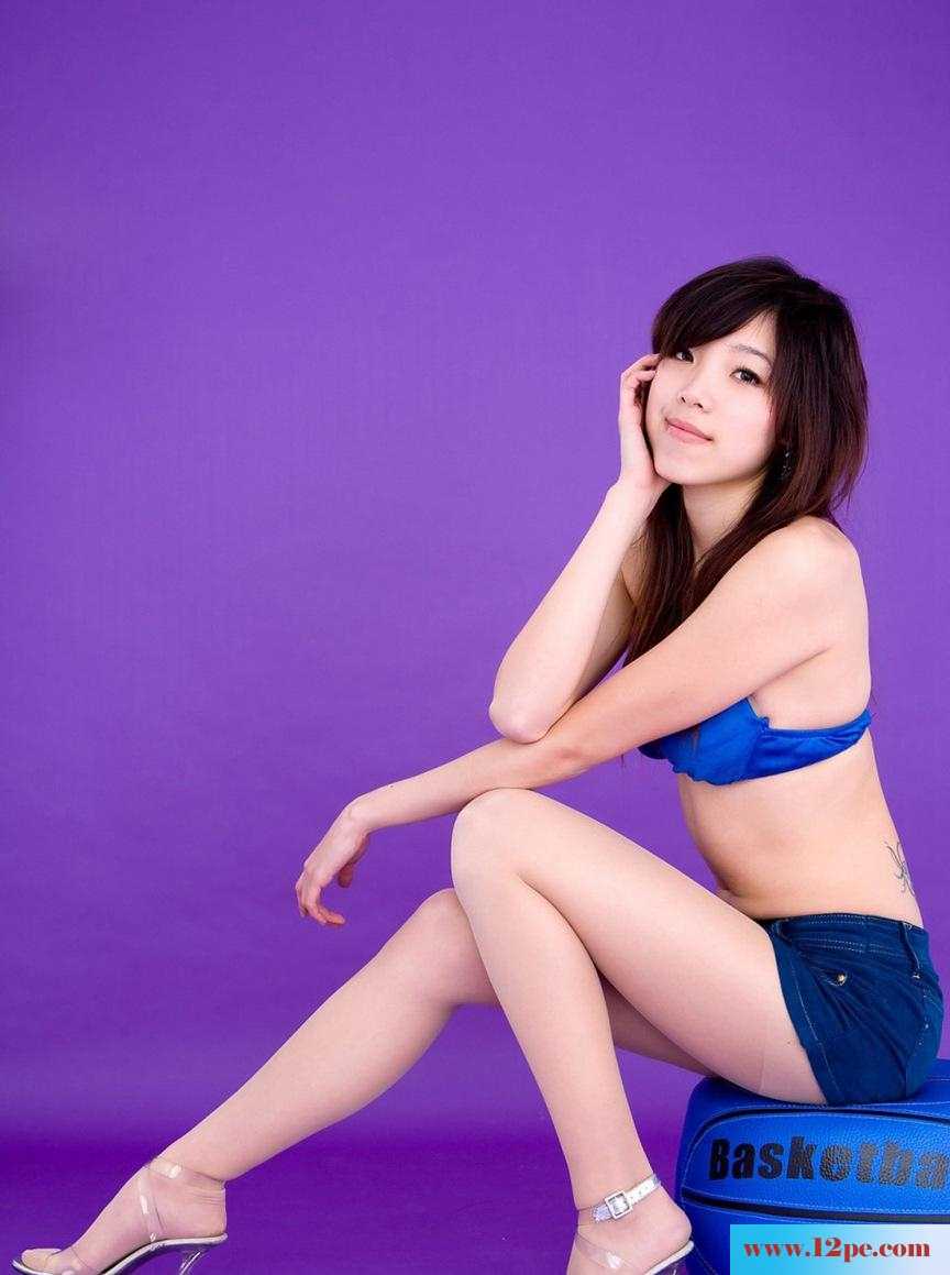 漂亮性感腿模白嫩细长美腿，高挑身材(16P)