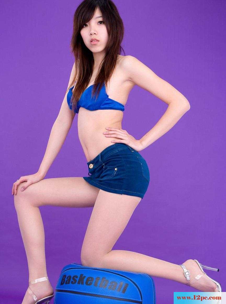 漂亮性感腿模白嫩细长美腿，高挑身材(16P)