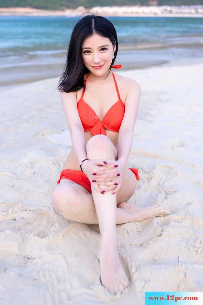气质美女施亿佳度假写真秀美背【47P】