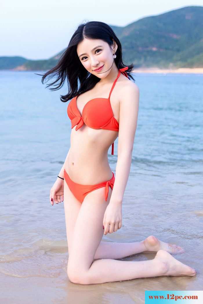 气质美女施亿佳度假写真秀美背【47P】