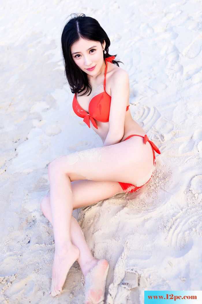 气质美女施亿佳度假写真秀美背【47P】