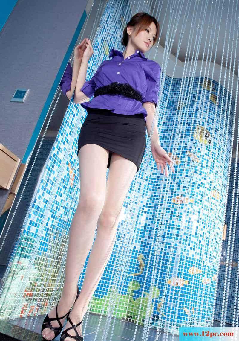 气质美女性感包臀短裙白嫩长腿(13P)
