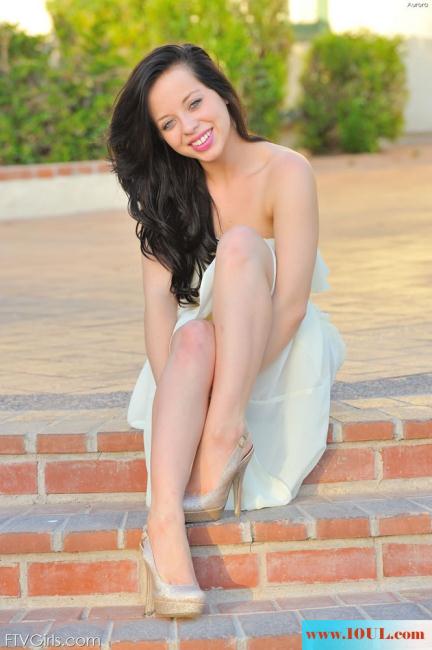 Aurora-She-Can-Be-Elegant(15P)