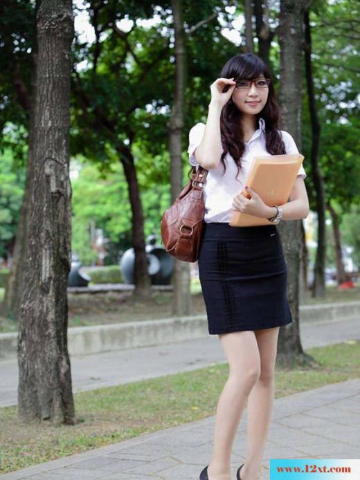 街边偶遇白领美眉美腿真的很诱惑(14P)