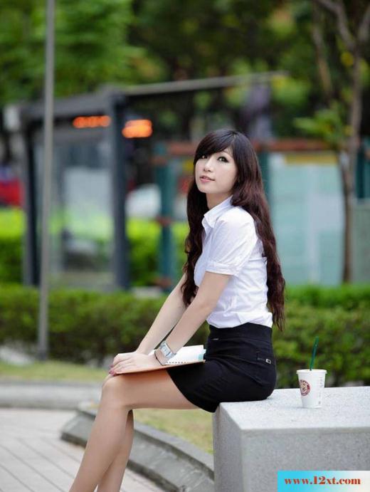 街边偶遇白领美眉美腿真的很诱惑(14P)