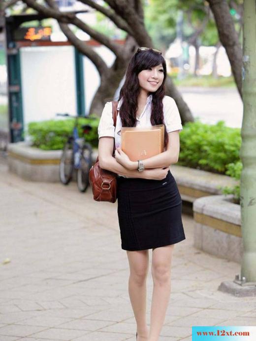 街边偶遇白领美眉美腿真的很诱惑(14P)