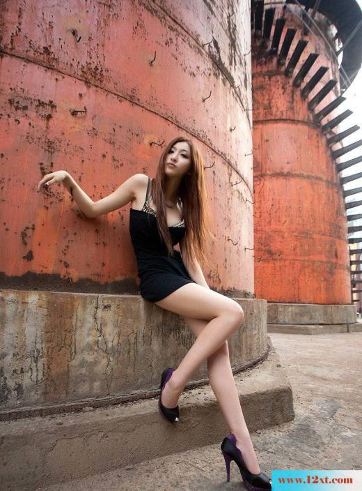 街拍丝袜青春阳光高挑美女MM(17P)