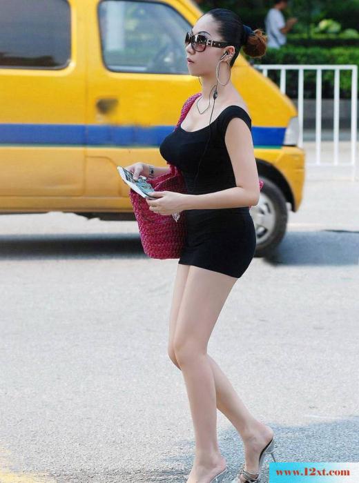 街上遇到身材超好淫荡少妇(15P)