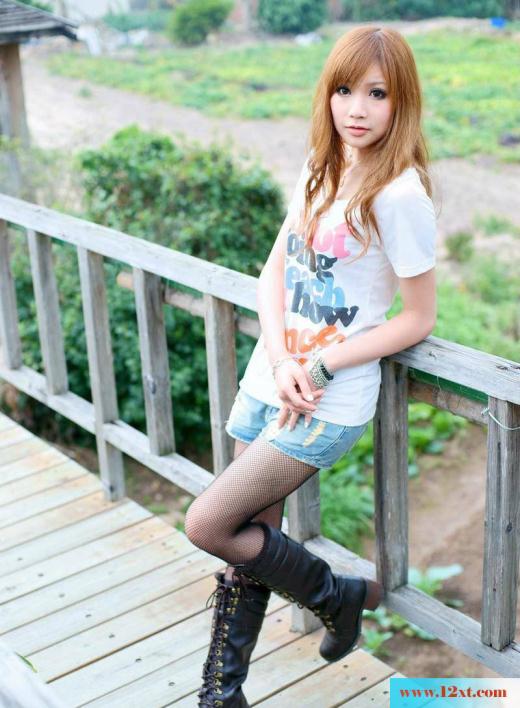 可爱美丽的丝袜美女户外摄影(10P)