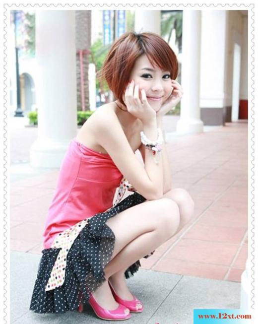 可爱清纯的MM大秀美腿(12P)
