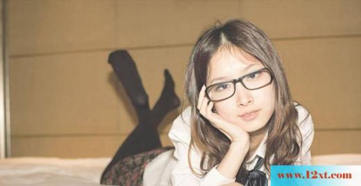 漂亮可爱的豹纹眼镜妹(16P)
