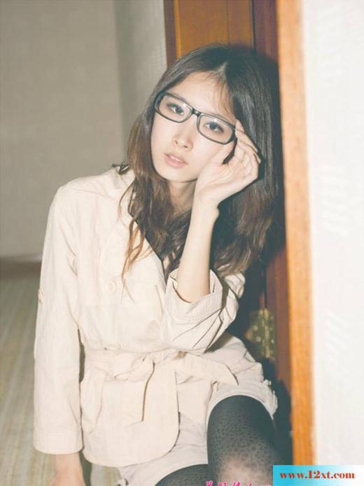 漂亮可爱的豹纹眼镜妹(16P)