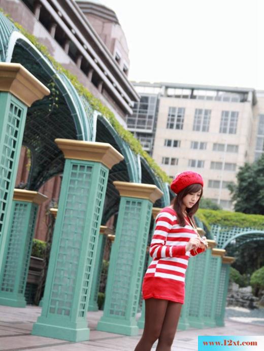 漂亮裸腿街拍更显清纯可爱(24P)