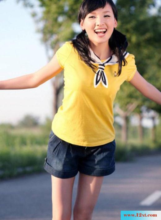 清纯长腿小美眉的外景写真(13P)