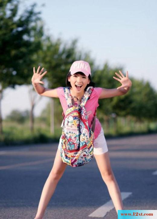 清纯长腿小美眉的外景写真(13P)