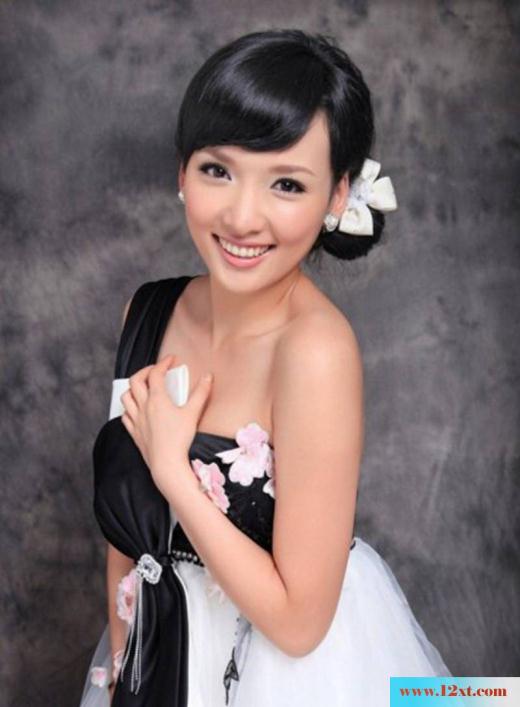 清纯长腿小美眉的外景写真(13P)