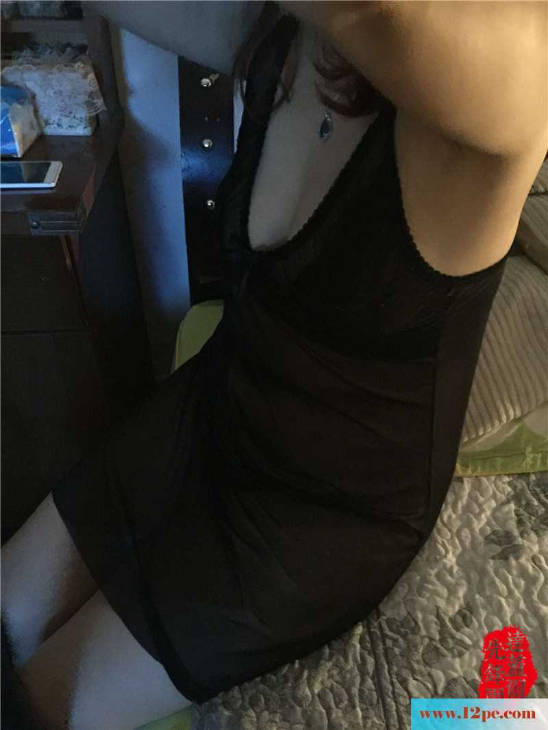 黑裙诱惑着黑暗，容你我用做爱为其点燃光明(