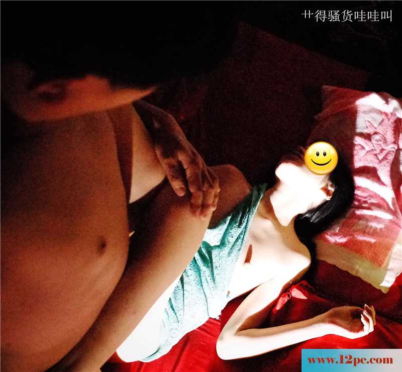 昏暗灯光下艹爽了贫乳骚货才放她回去会男友(