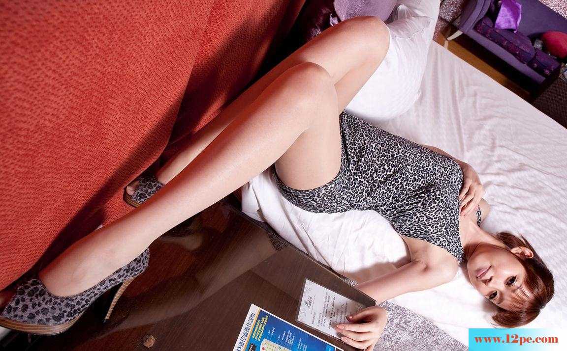 性感豹纹齐逼短裙雪白美腿真长(16P)